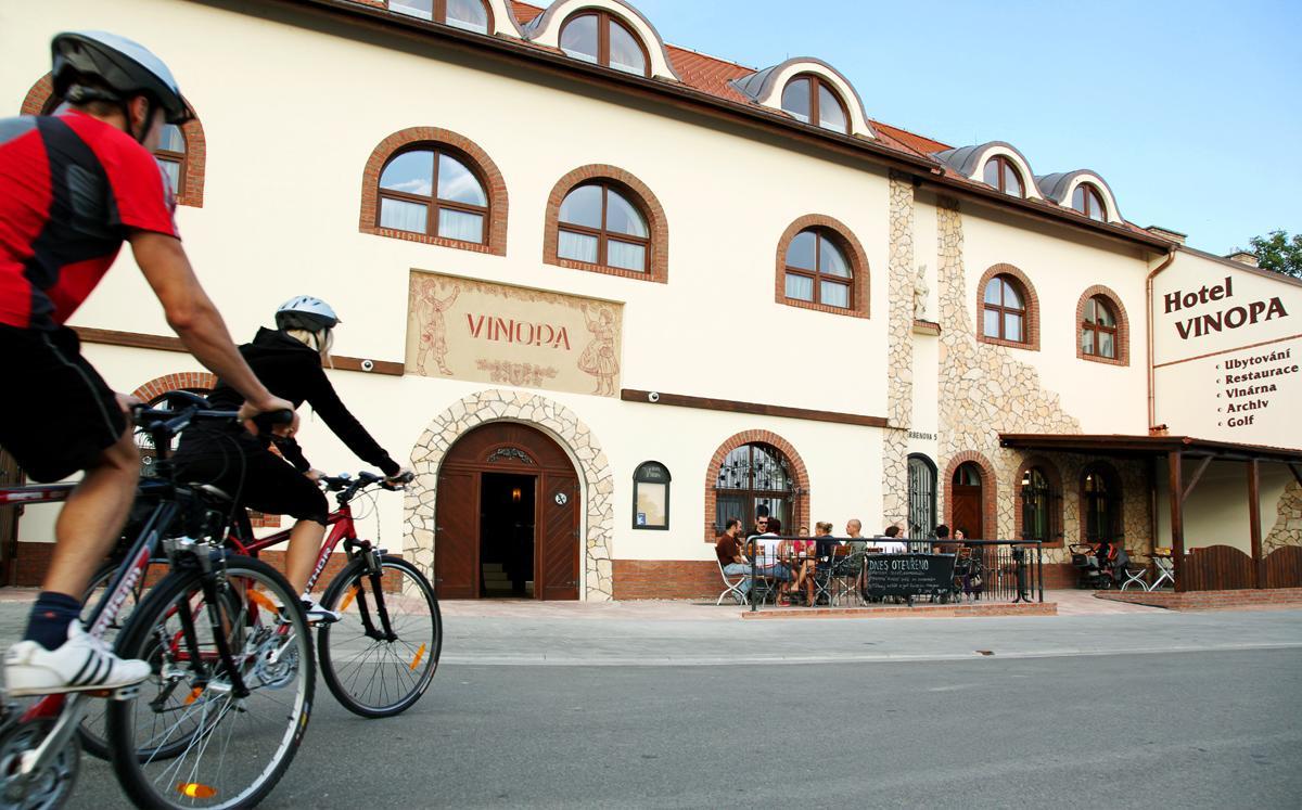 Hotel Vinopa Hustopece Bagian luar foto