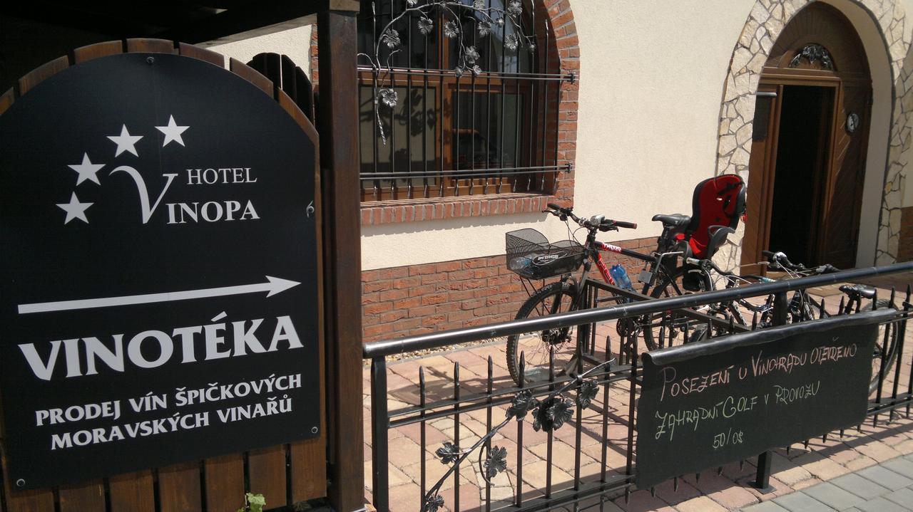 Hotel Vinopa Hustopece Bagian luar foto