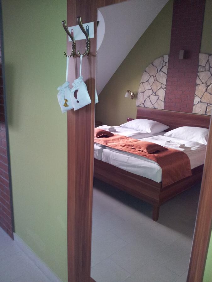 Hotel Vinopa Hustopece Bagian luar foto