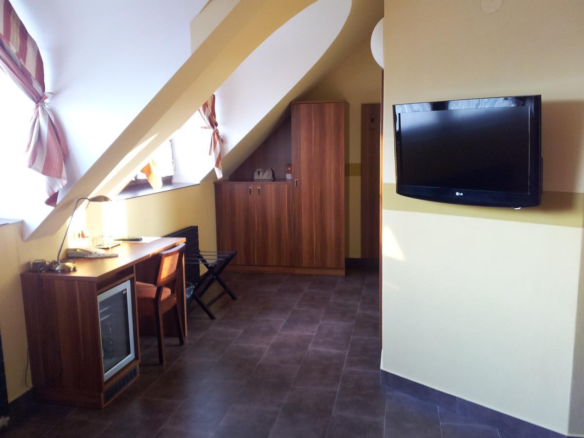 Hotel Vinopa Hustopece Bagian luar foto