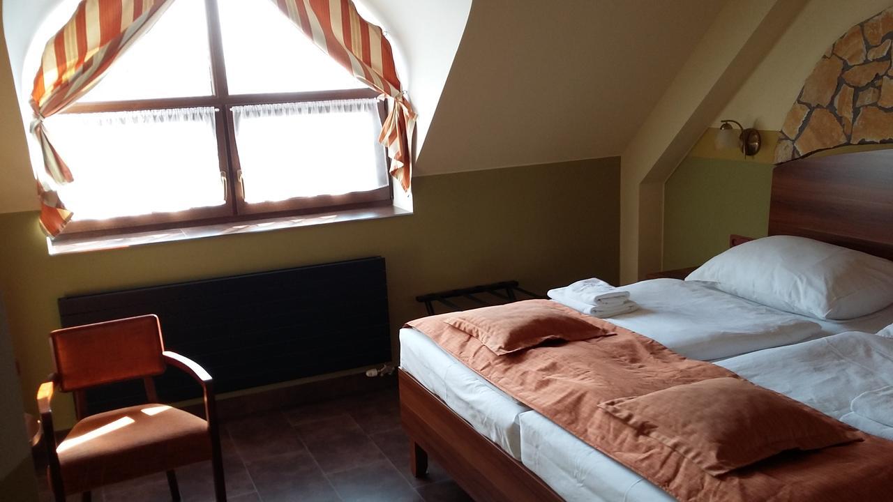 Hotel Vinopa Hustopece Bagian luar foto