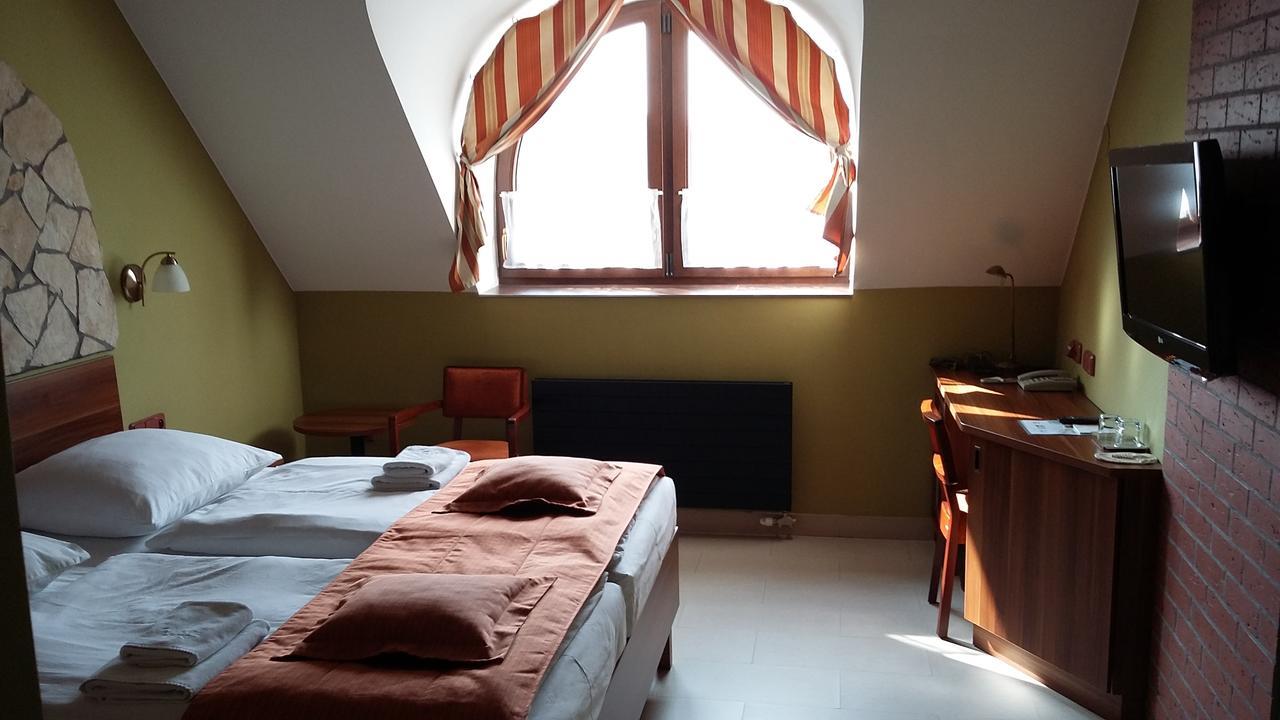 Hotel Vinopa Hustopece Bagian luar foto