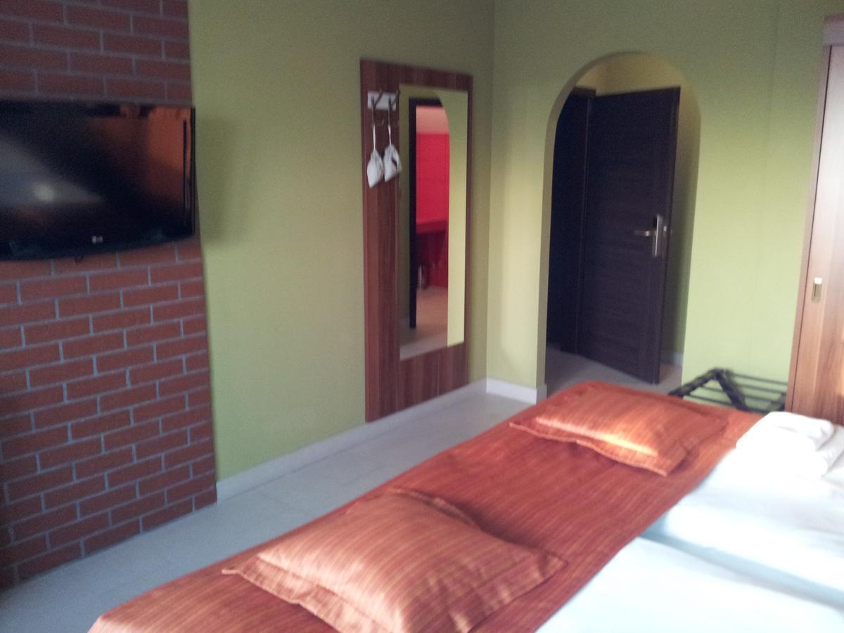 Hotel Vinopa Hustopece Bagian luar foto